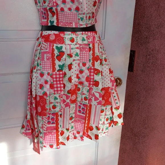 ⭐HOST PICK 🍓 Strawberry kawaii cropped top w/pleated skirt set! 😍 lace trim - Picture 9 of 12